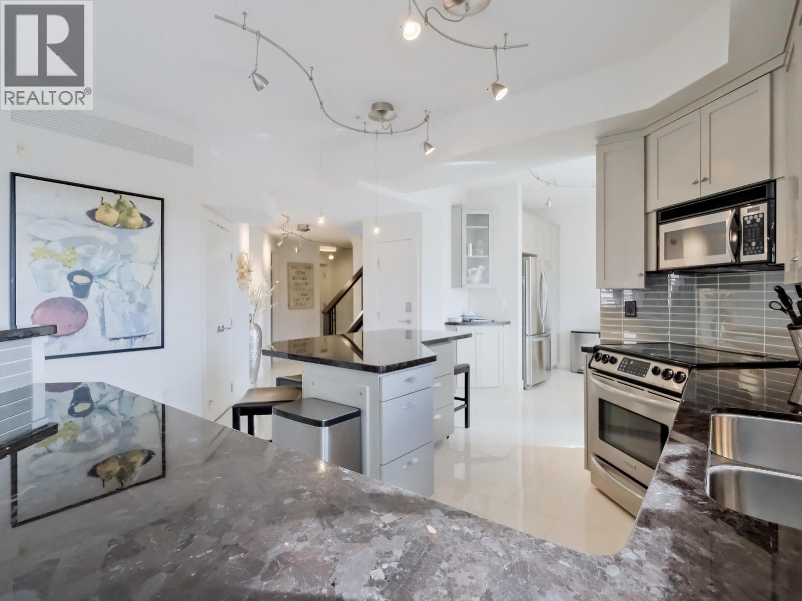 1088 SUNSET DRIVE UNIT 221, Interior REALTORS® — photo 4