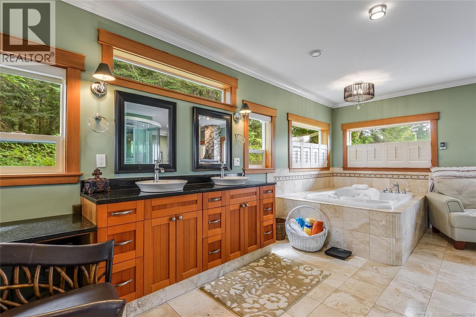 8947 CLARKSON AVENUE, Vancouver Island