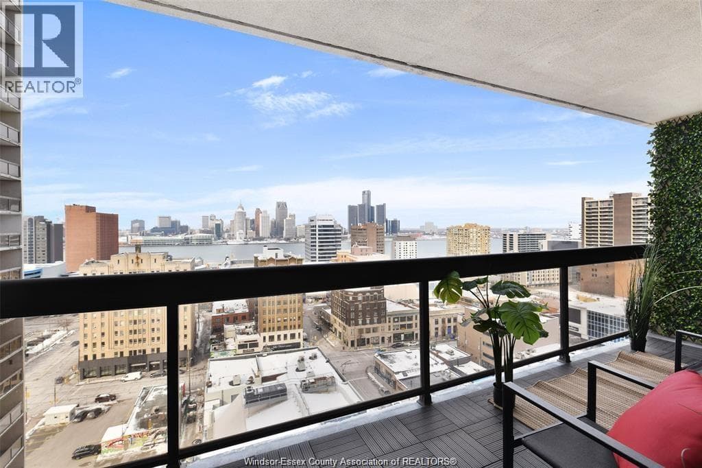 150 PARK Unit# 1807, Windsor — photo 2