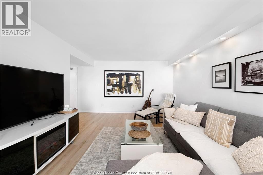 150 PARK Unit# 1807, Windsor — photo 3