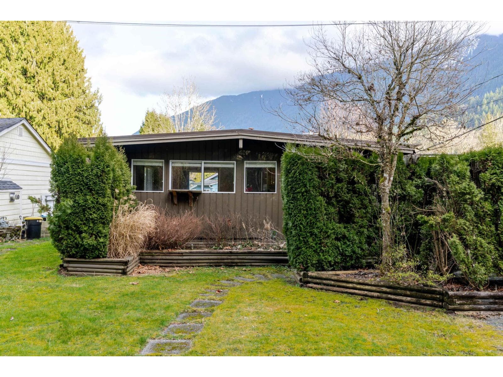1876 VERA ROAD, Cultus Lake South in 