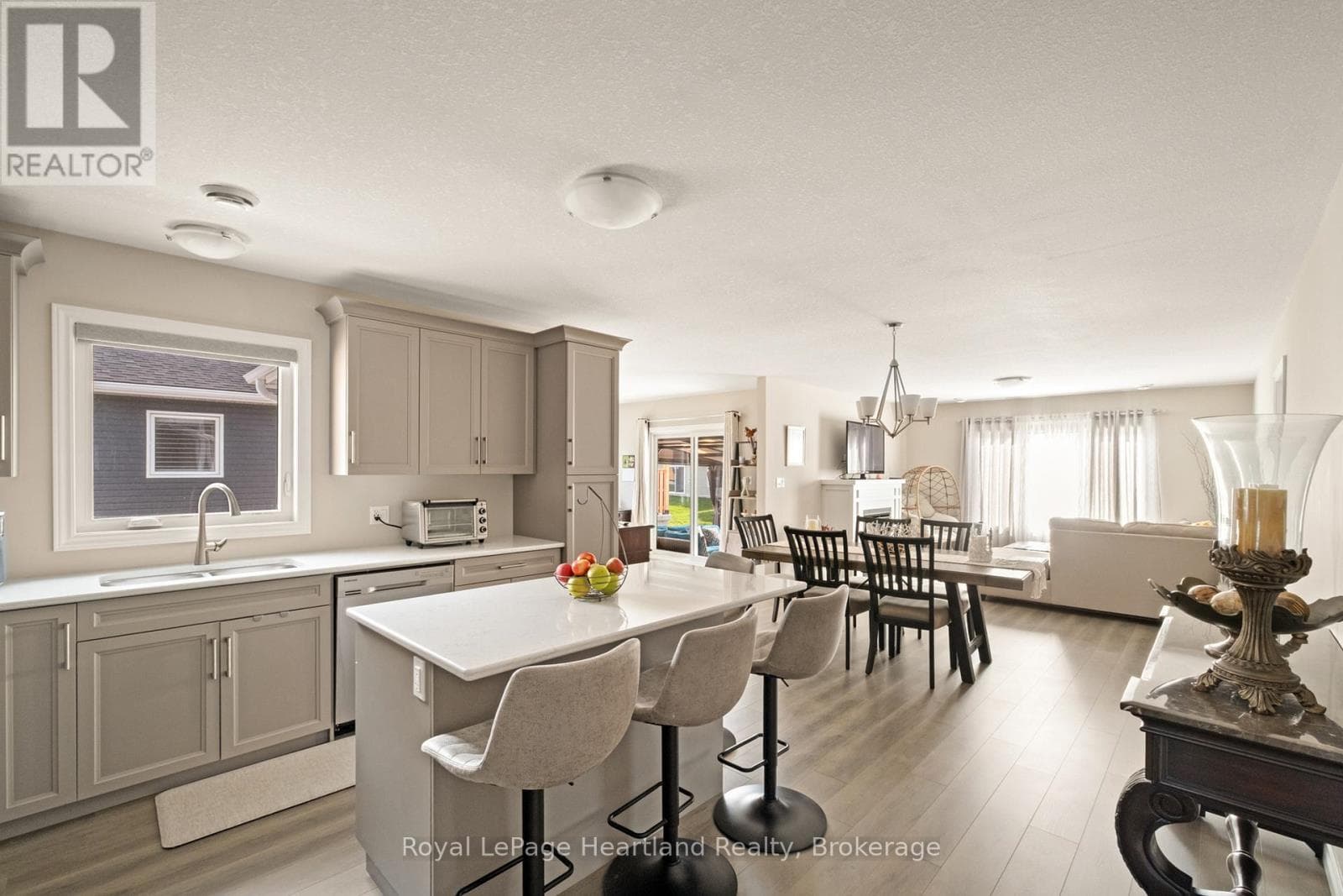140 LAKE BREEZE DRIVE, OnePoint — photo 4