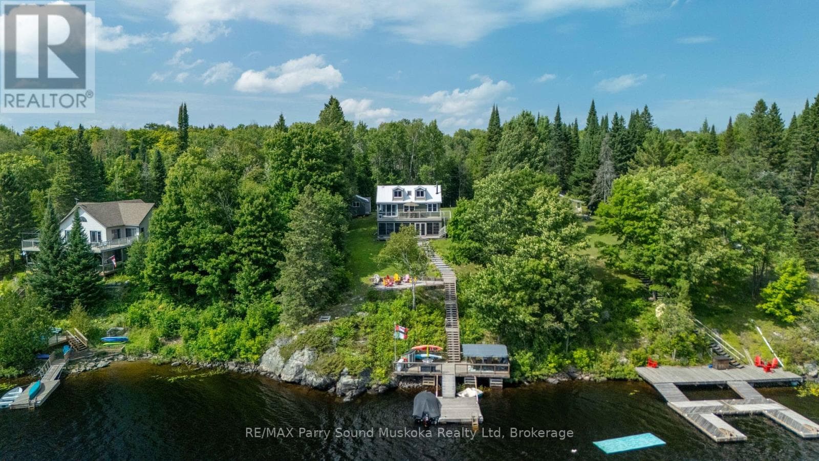 16 GOLDEN HORSESHOE LANE in 