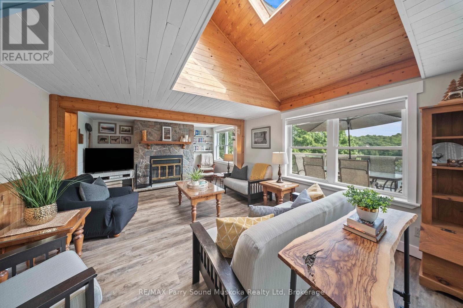 16 GOLDEN HORSESHOE LANE, OnePoint — photo 3
