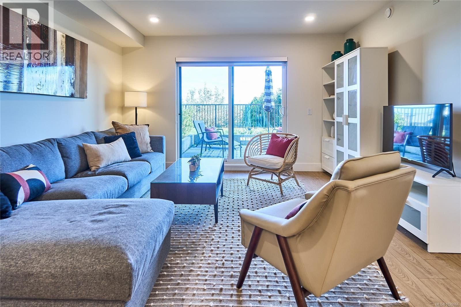 105 45 Haliburton St, Vancouver Island — photo 3