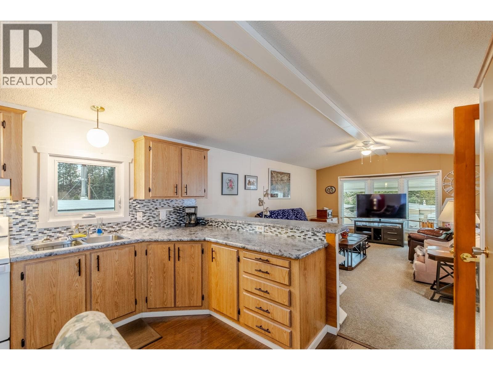 4505 Mclean Creek Road Unit# F31, Interior REALTORS® — photo 4