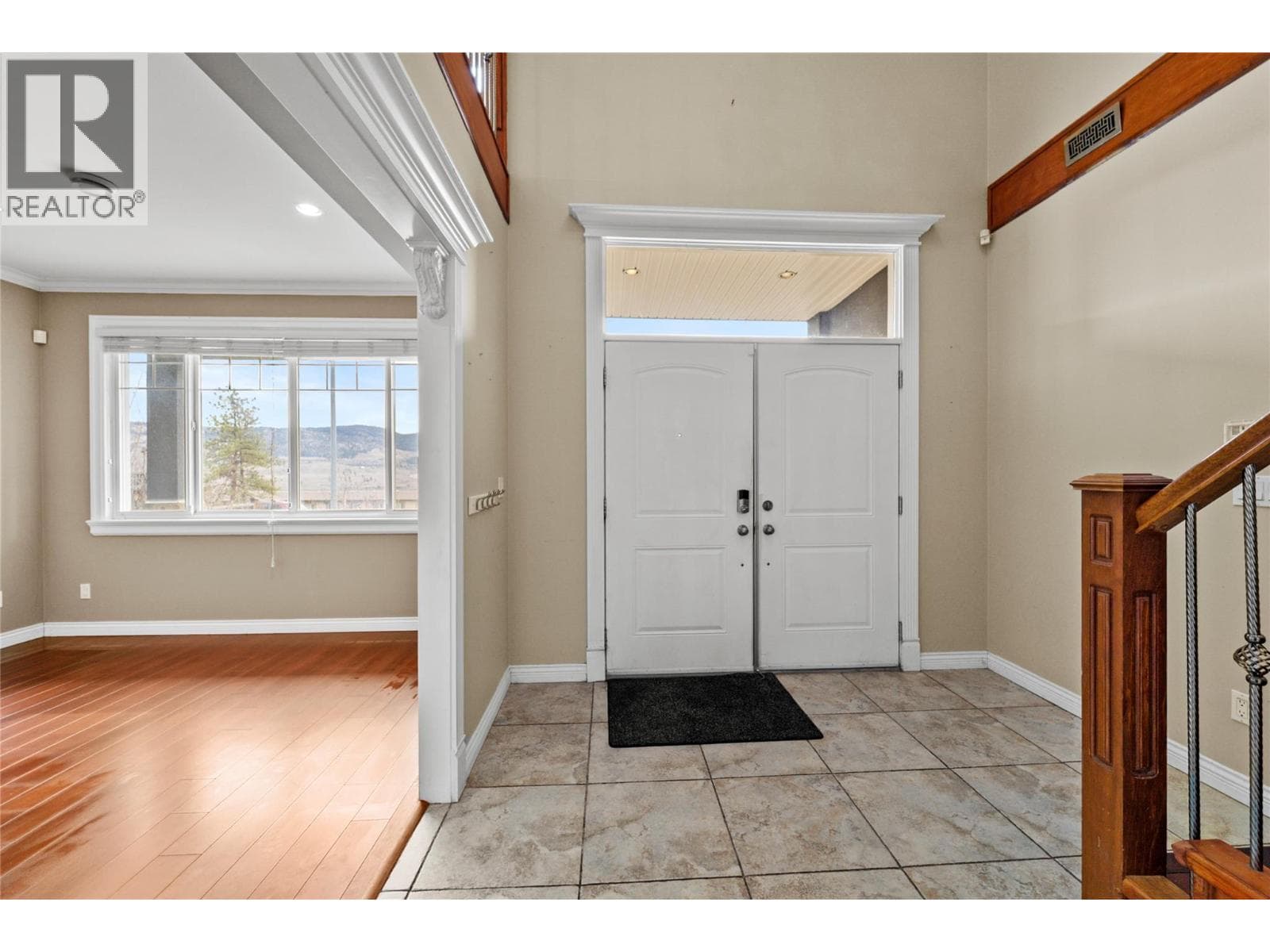 2709 Grandview Heights Road, Interior REALTORS® — photo 3