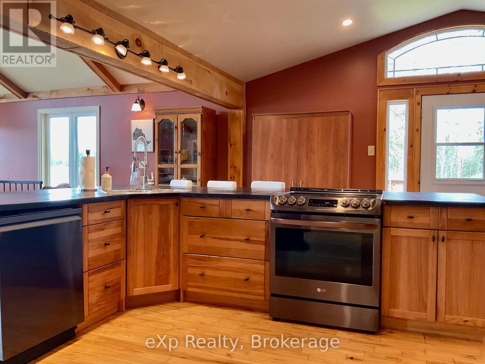 19 VALLEY DRIVE, OnePoint — photo 2