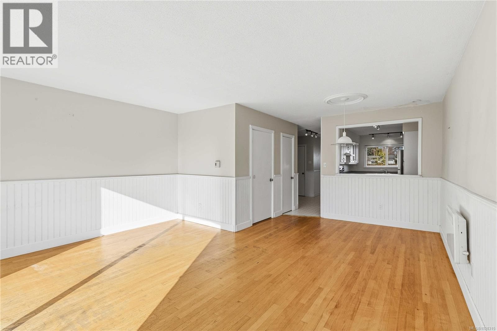 9 10145 Third St, Victoria — photo 3