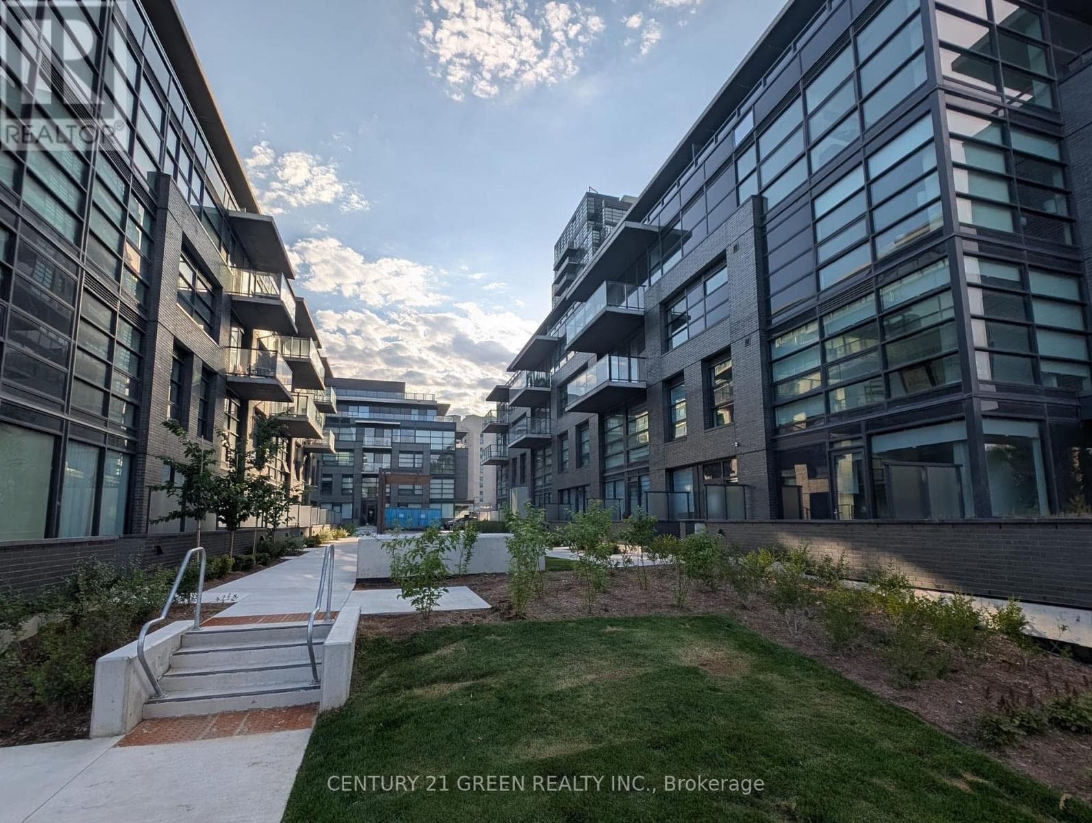 323C - 1612 CHARLES STREET, Toronto — photo 2