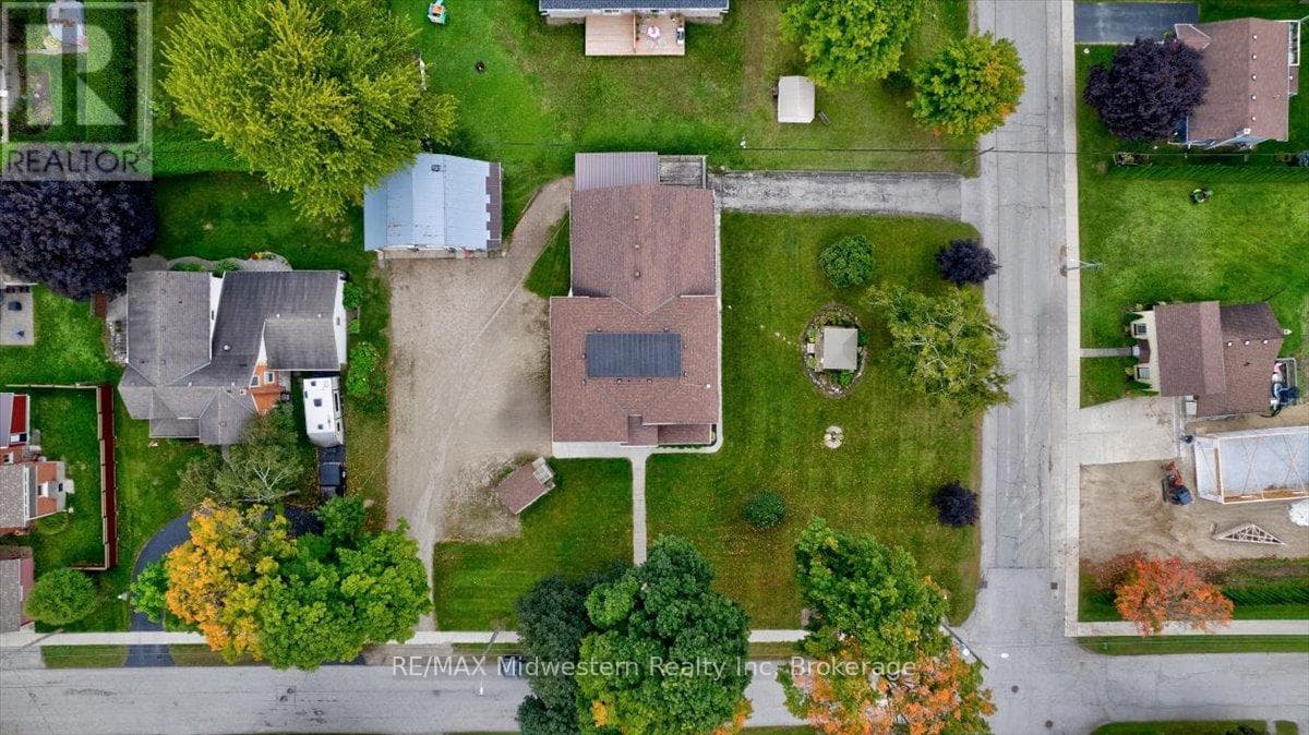 163 JOHN Street S in 