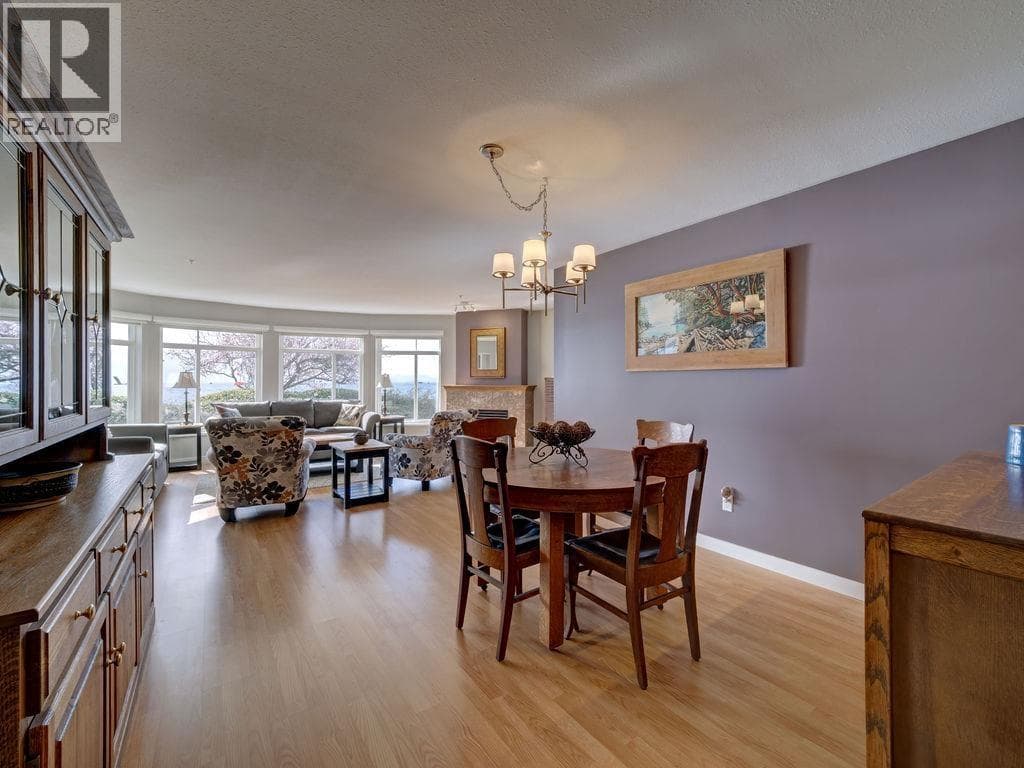103 5470 INLET AVENUE, Greater Vancouver — photo 3