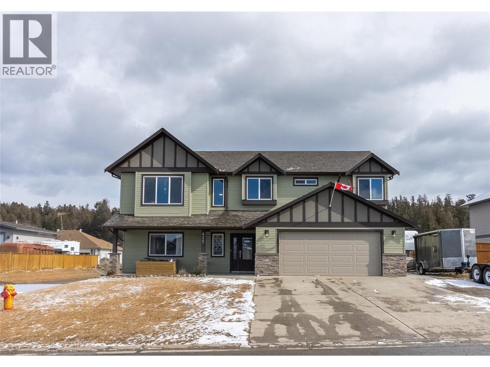 425 ARALIA Place in 