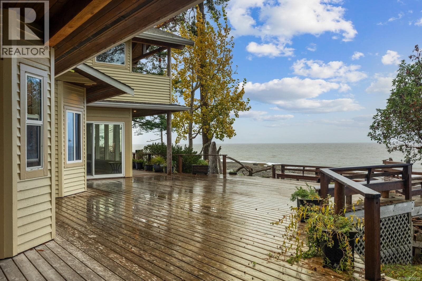 3495 Harwood Rd, Vancouver Island — photo 2