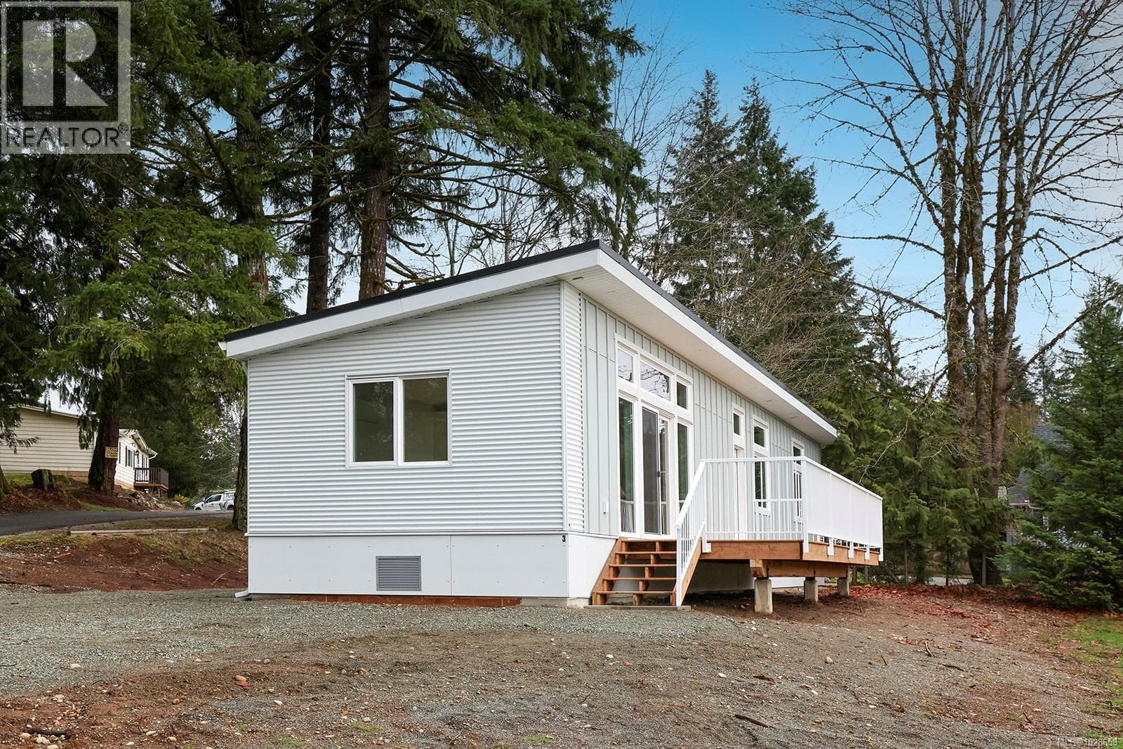 3 6225 Lugrin Rd, Vancouver Island — photo 2