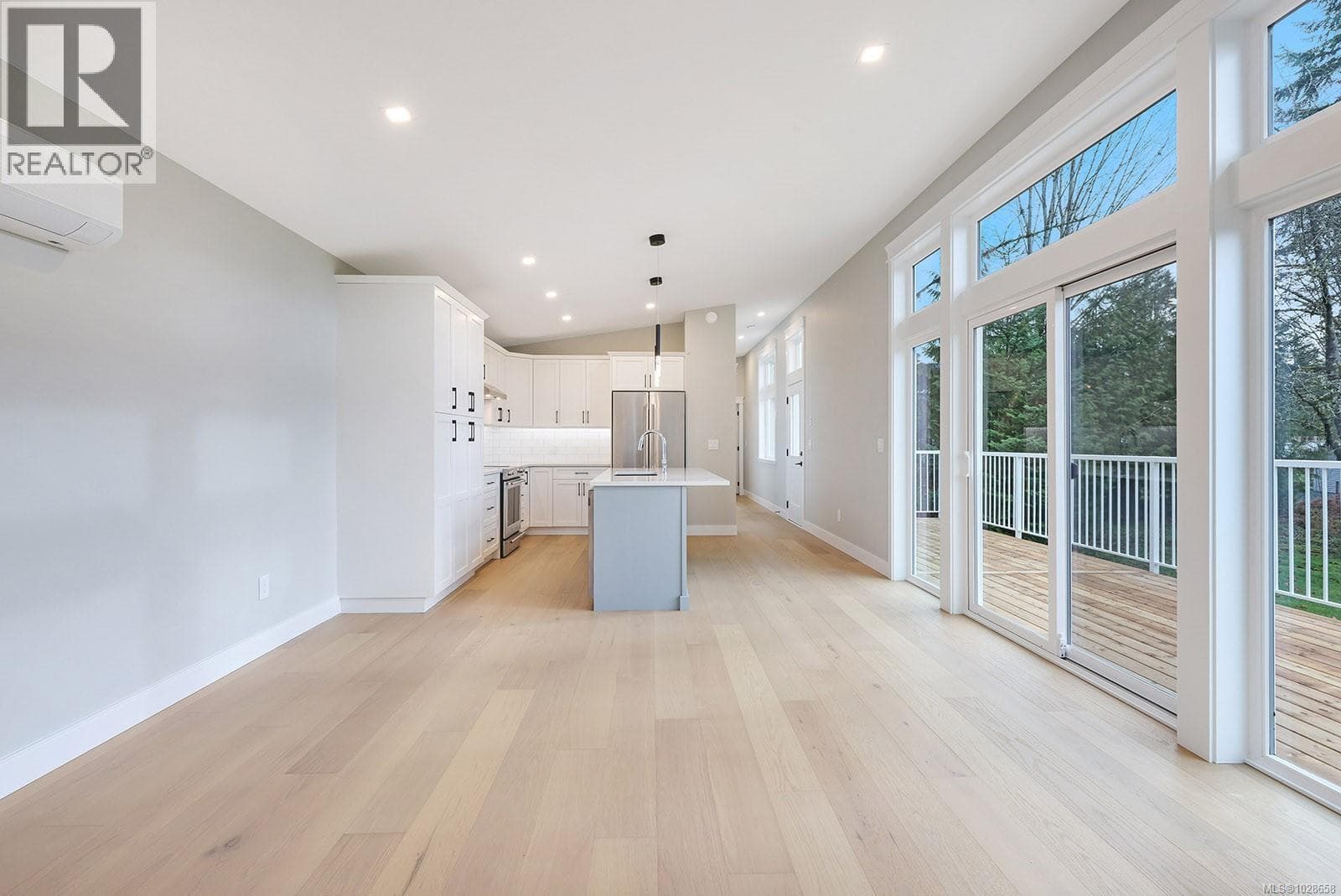 3 6225 Lugrin Rd, Vancouver Island — photo 5