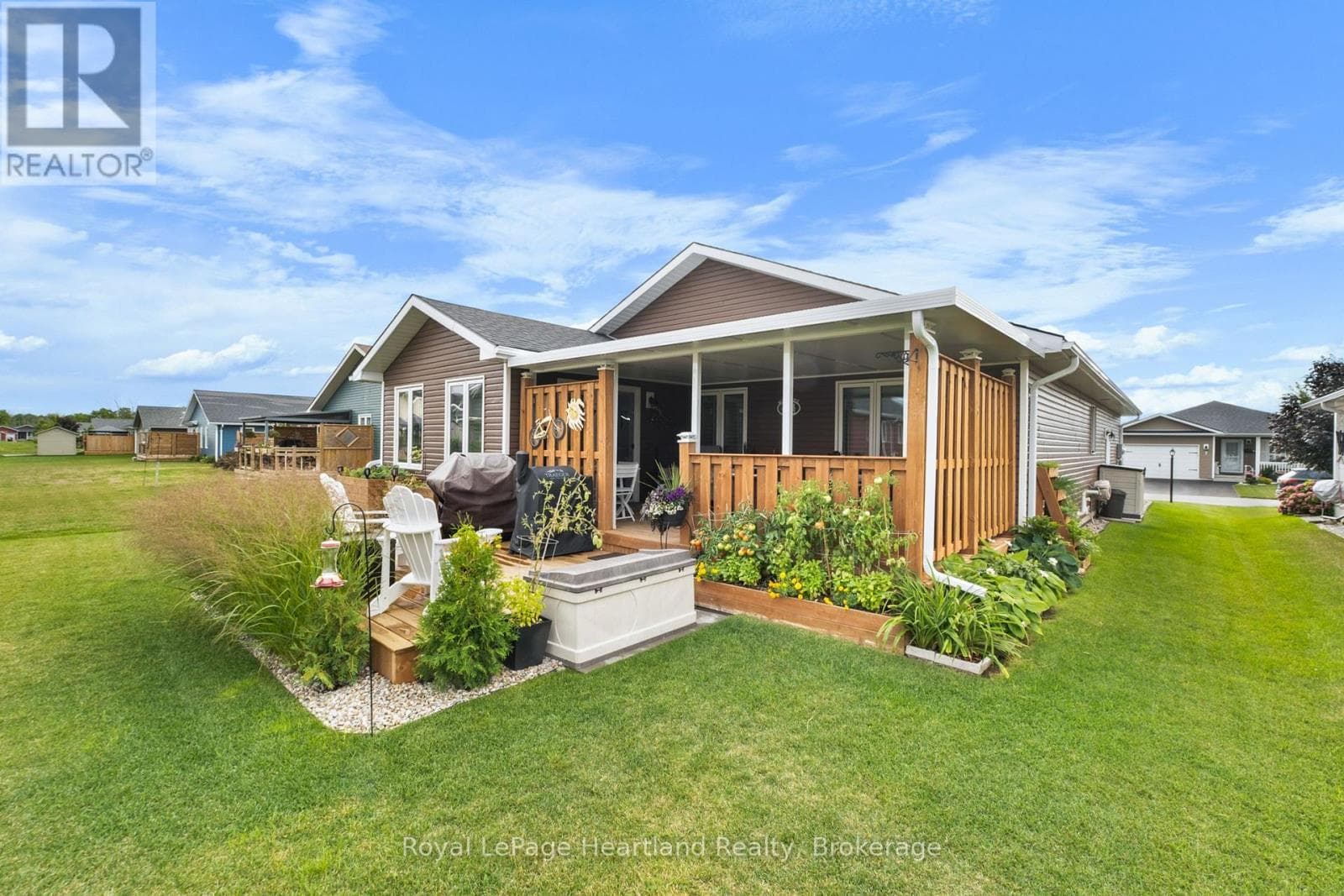 8 WINDWARD WAY NORTH, OnePoint — photo 2