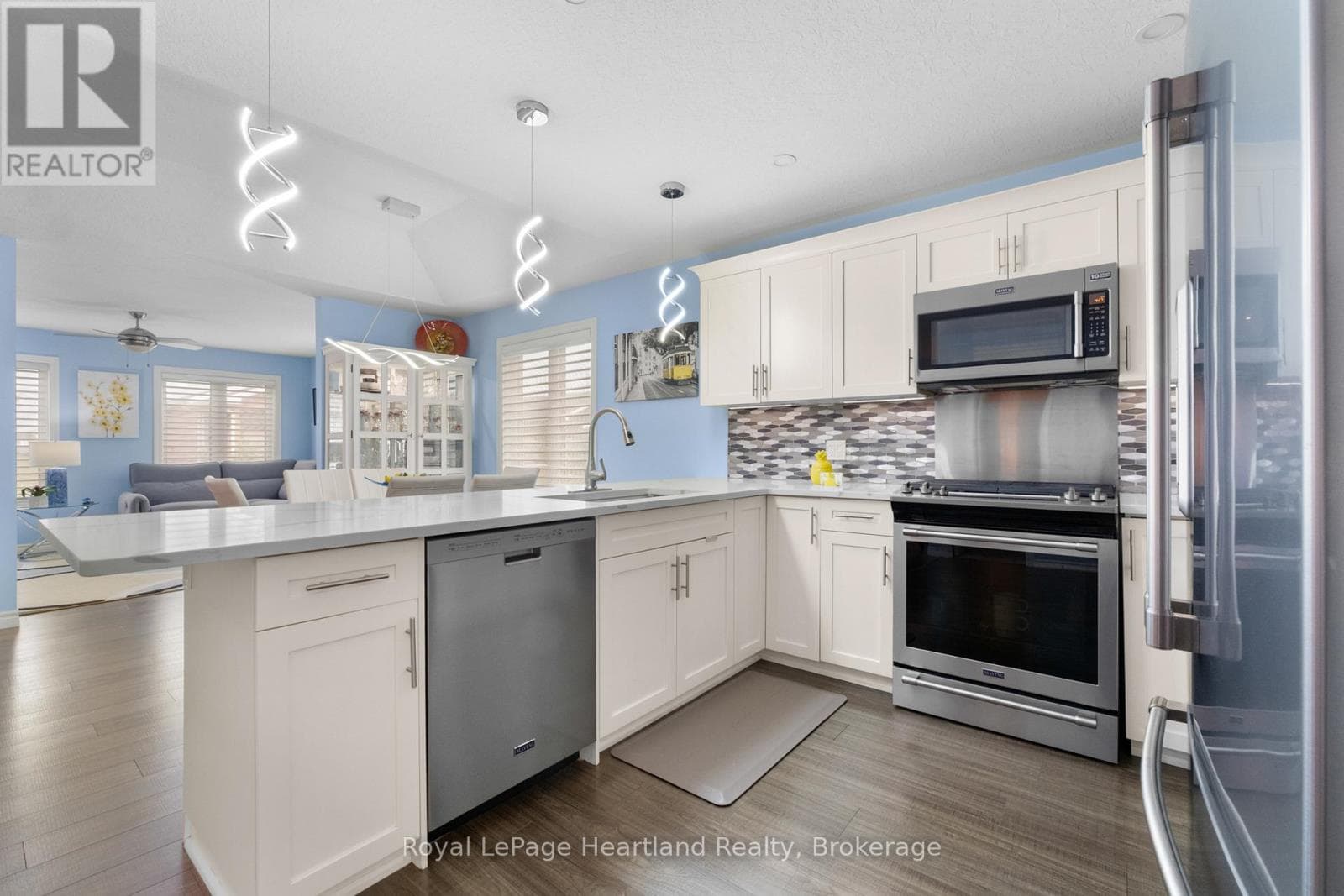 8 WINDWARD WAY NORTH, OnePoint — photo 4