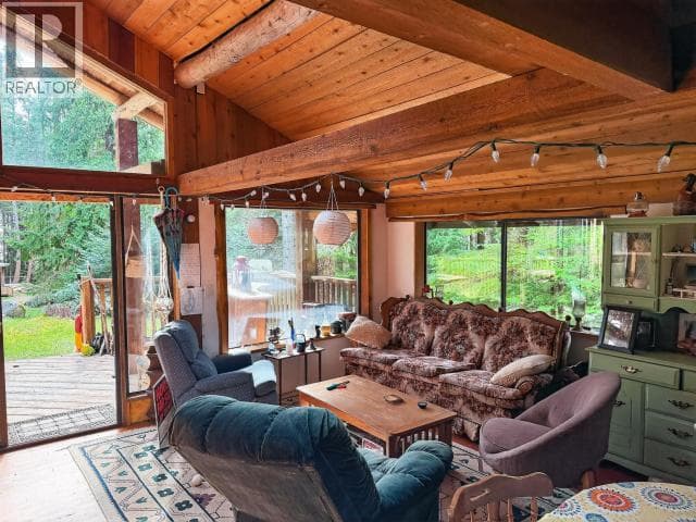 1229 TENNYSON RD, Powell River — photo 5
