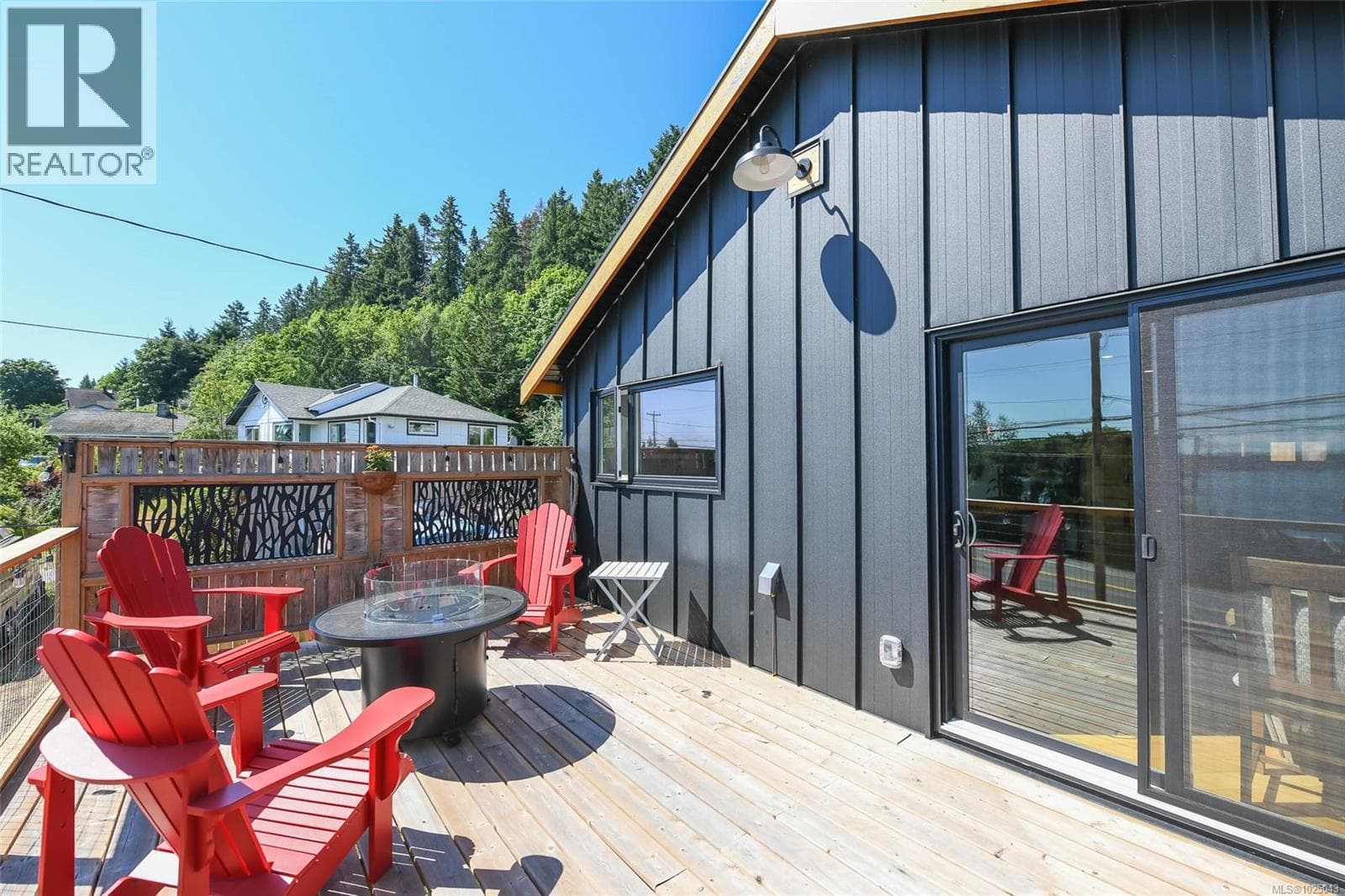 5693 ISLAND HIGHWAY SOUTH, Vancouver Island — photo 2