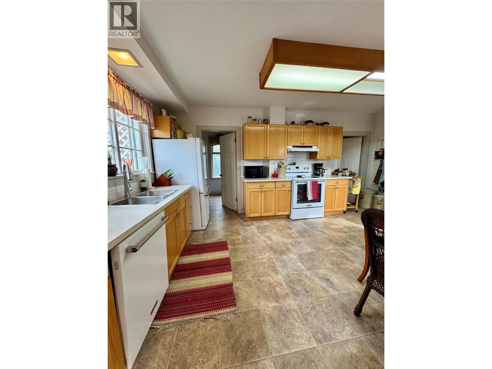 1782 NICOLA AVENUE, Interior REALTORS® — photo 4