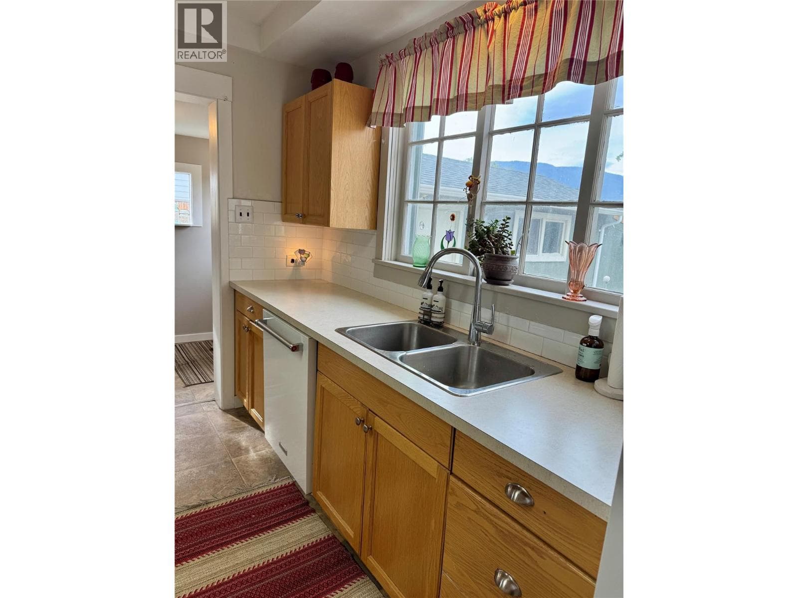 1782 NICOLA AVENUE, Interior REALTORS® — photo 5