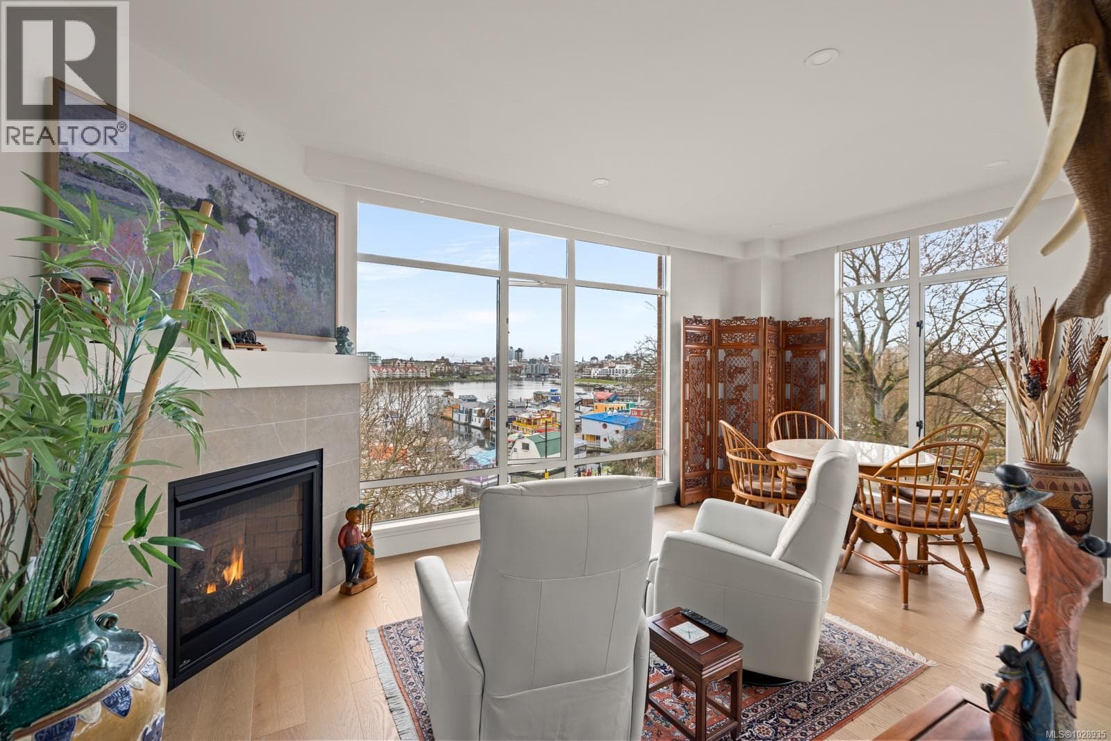 517 21 DALLAS ROAD, Victoria — photo 2