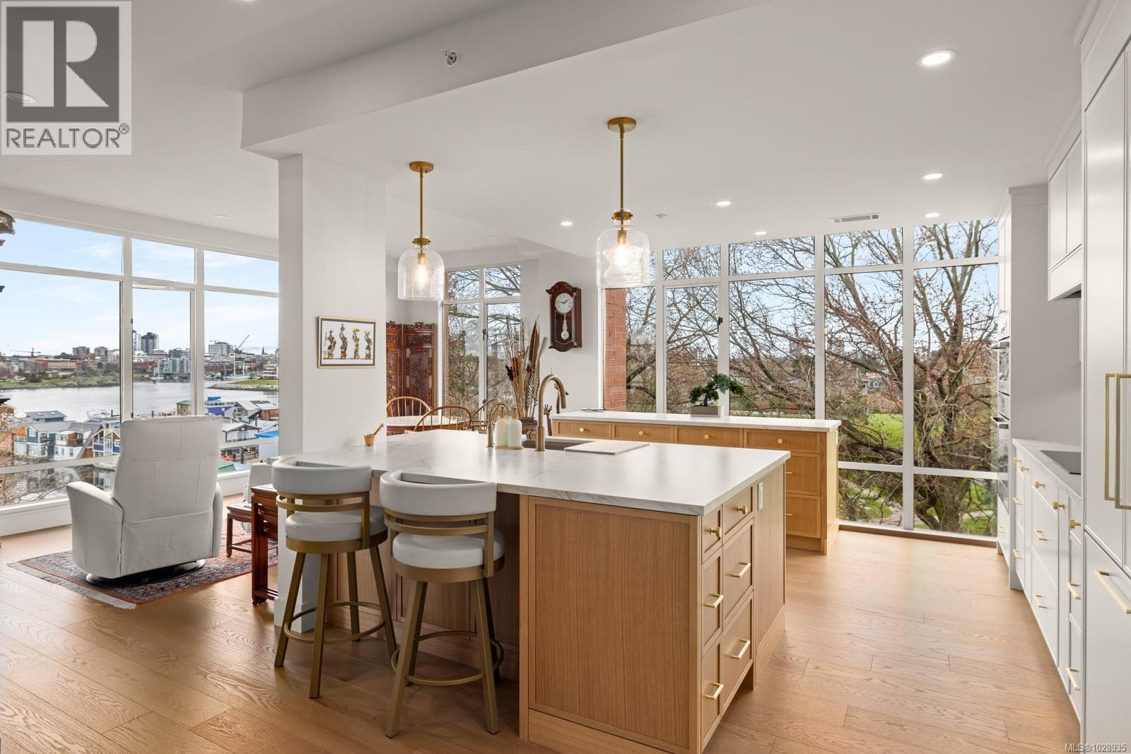 517 21 DALLAS ROAD, Victoria — photo 3