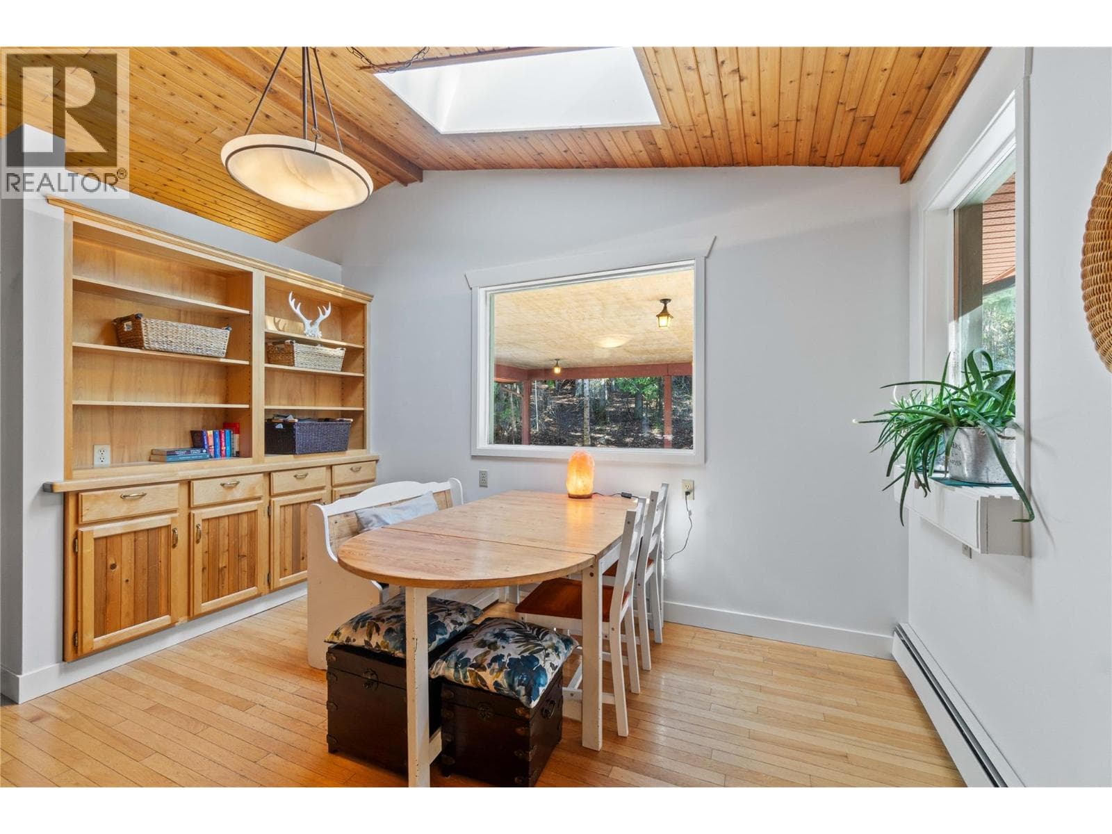 8361 LADNER ROAD, Interior REALTORS® — photo 4