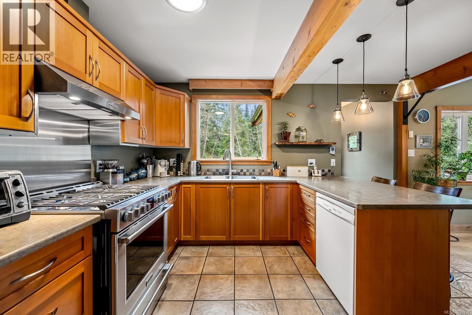 1590 CARRINGTON BAIE ROAD, Vancouver Island — photo 2