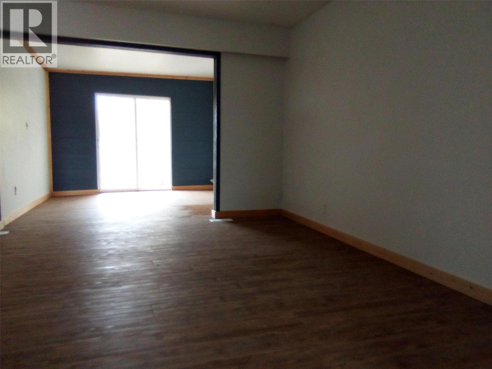 1672 Douglas Street, Interior REALTORS® — photo 3