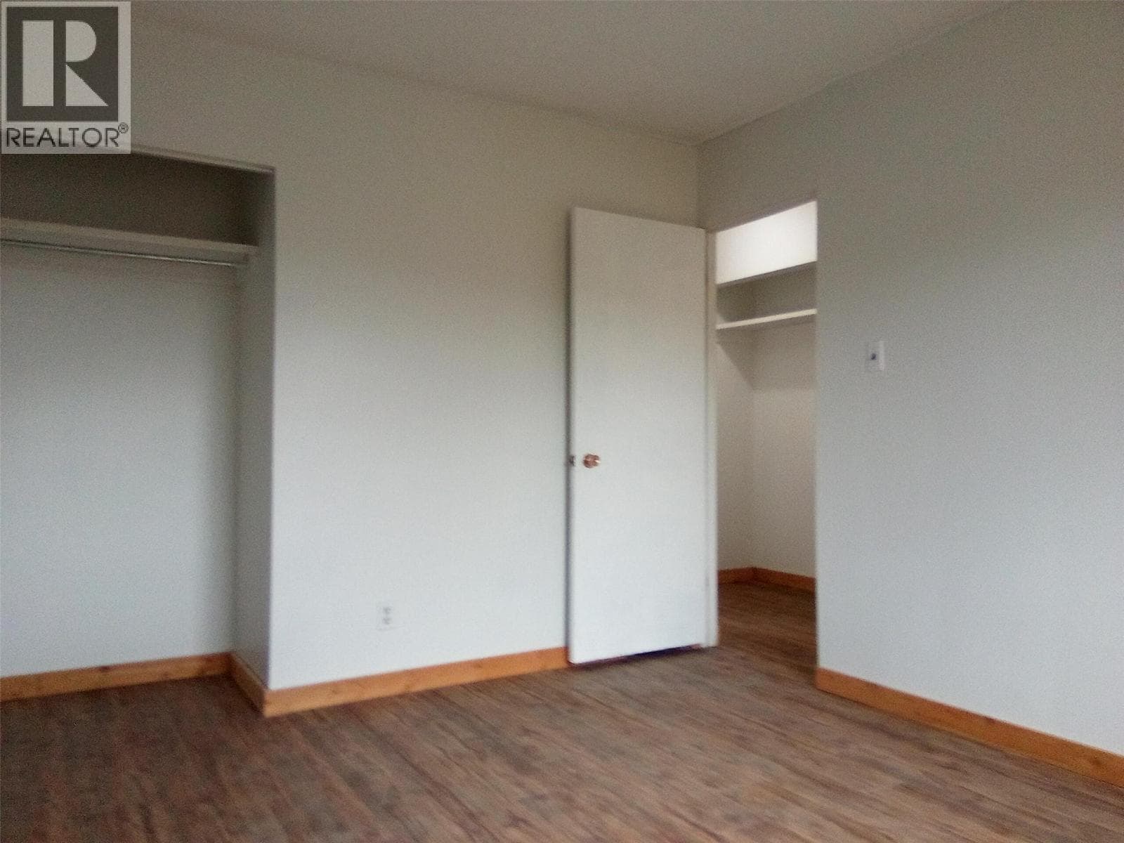 1672 Douglas Street, Interior REALTORS® — photo 5