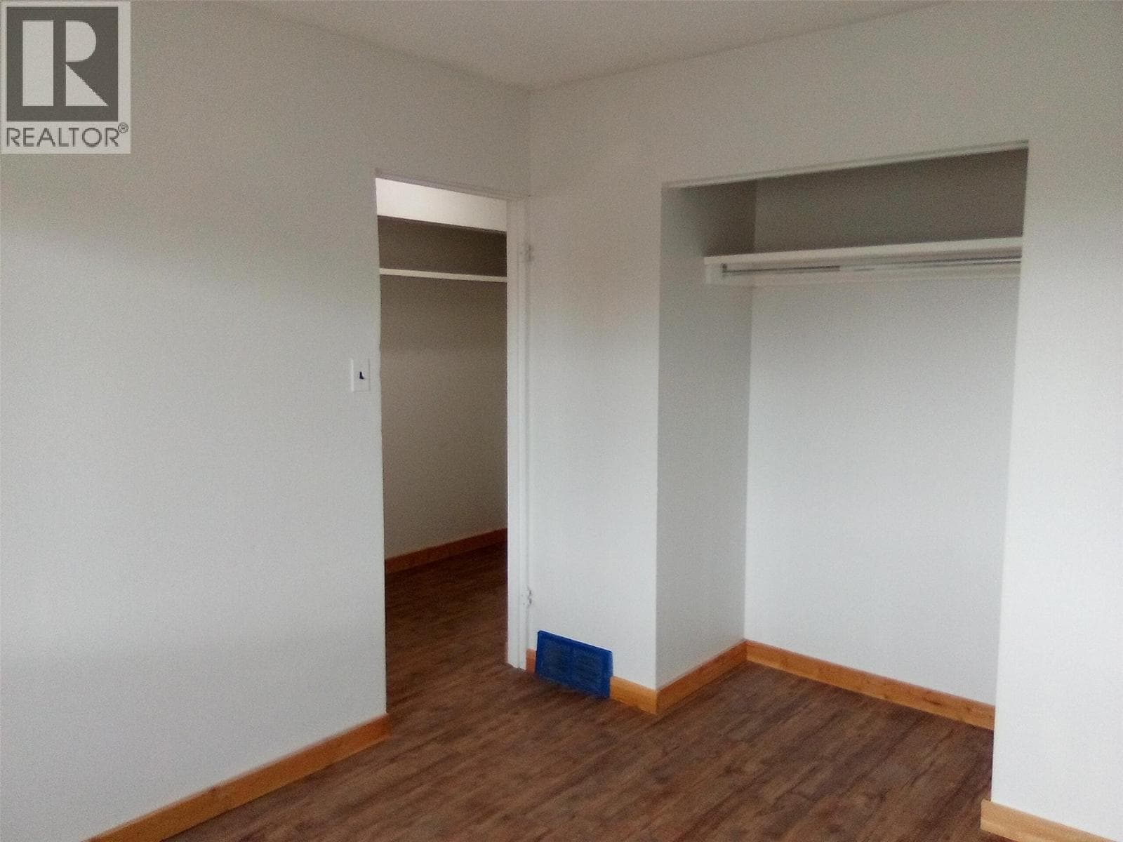 1672 Douglas Street, Interior REALTORS® — photo 4