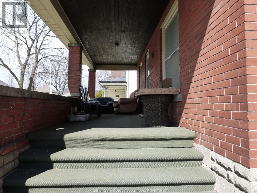 23 QUEEENS AVENUE, Windsor — photo 3