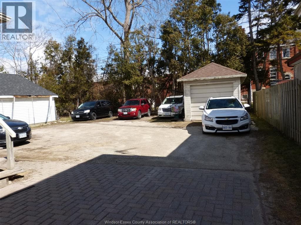 23 QUEEENS AVENUE, Windsor — photo 4