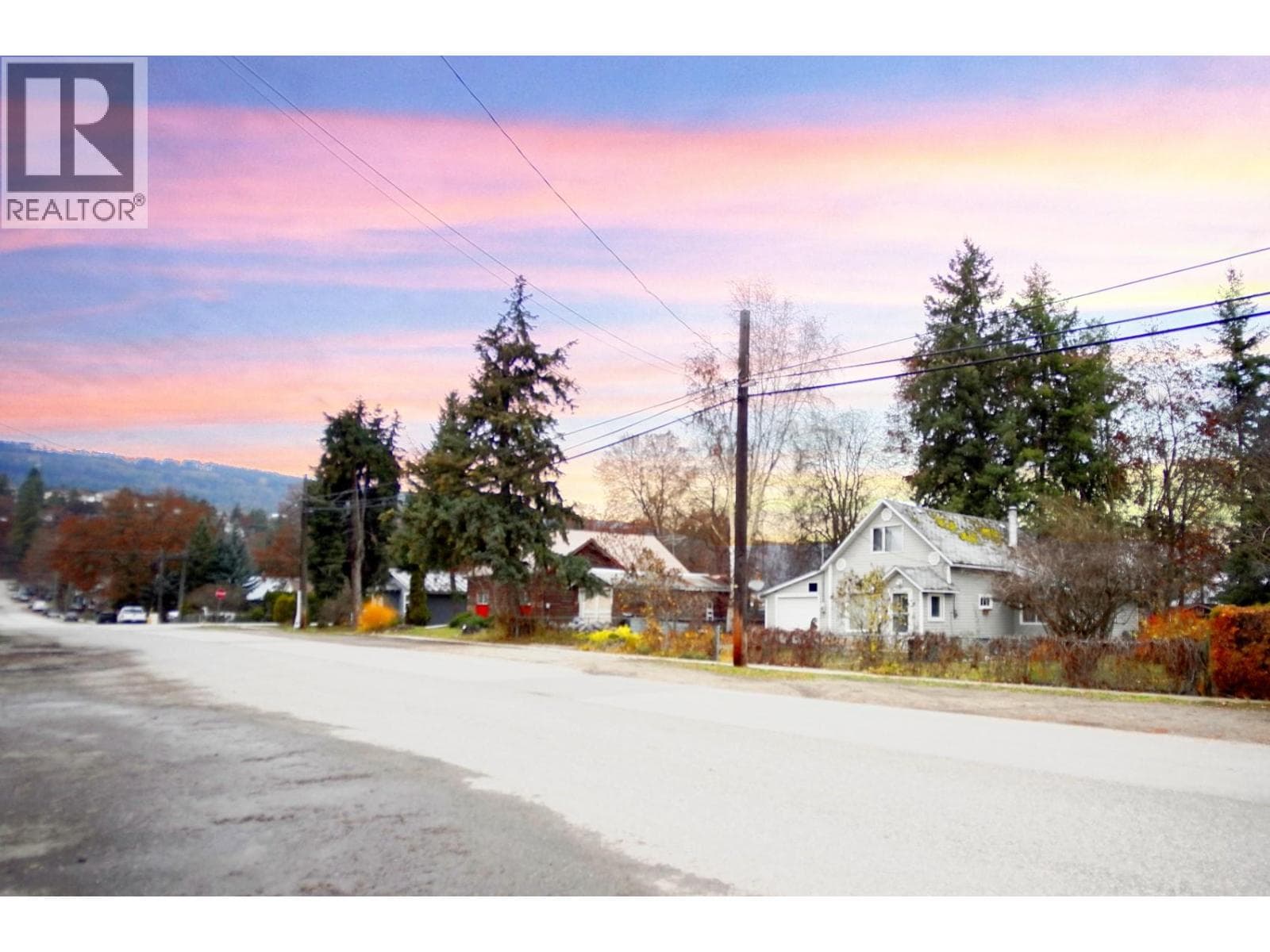 611 REGENT Avenue, Interior REALTORS® — photo 5