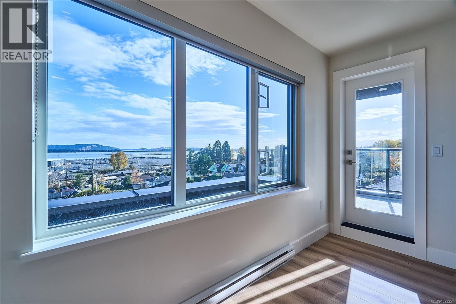 405 45 Haliburton St, Vancouver Island — photo 2