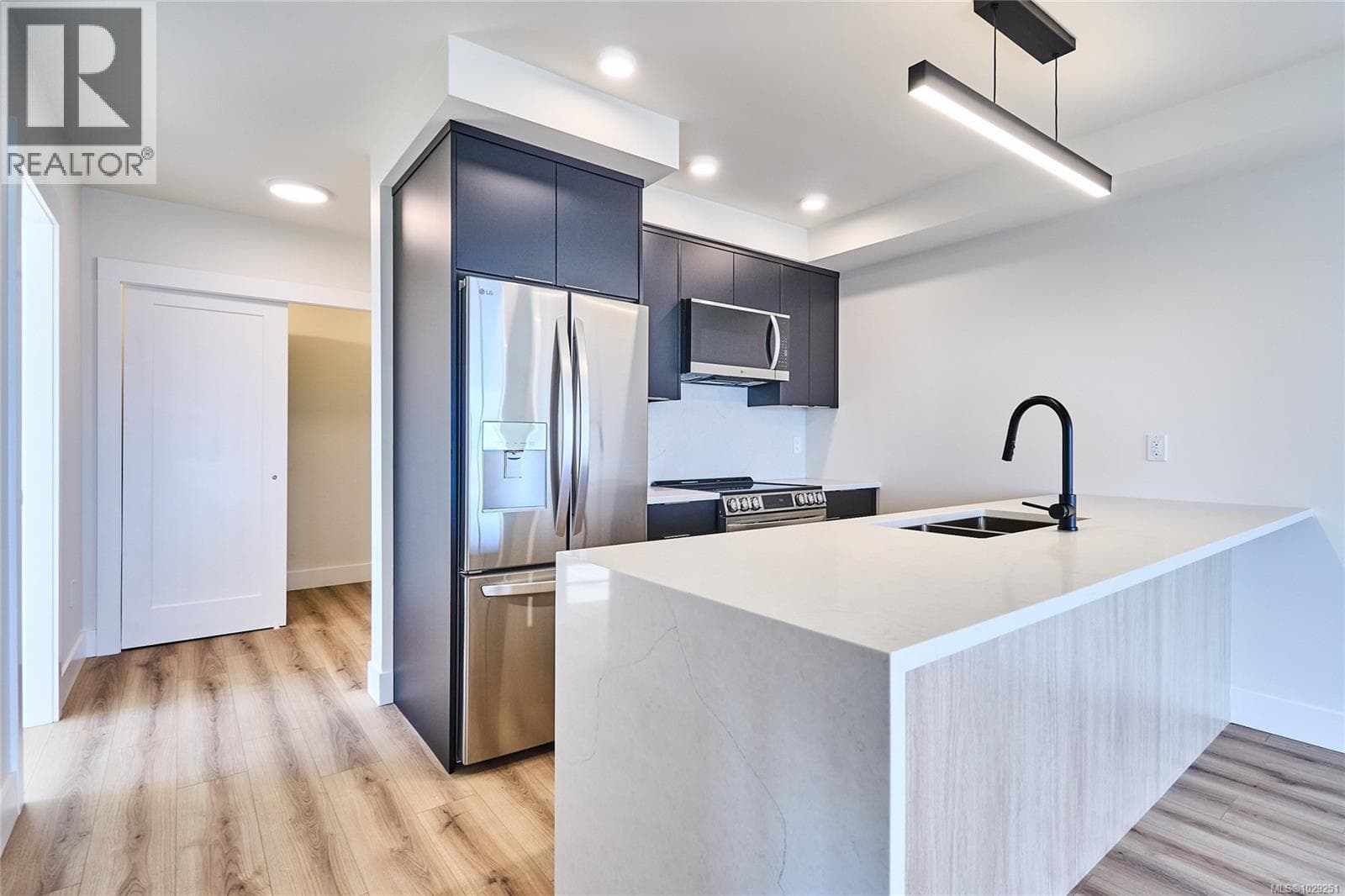 405 45 Haliburton St, Vancouver Island — photo 5