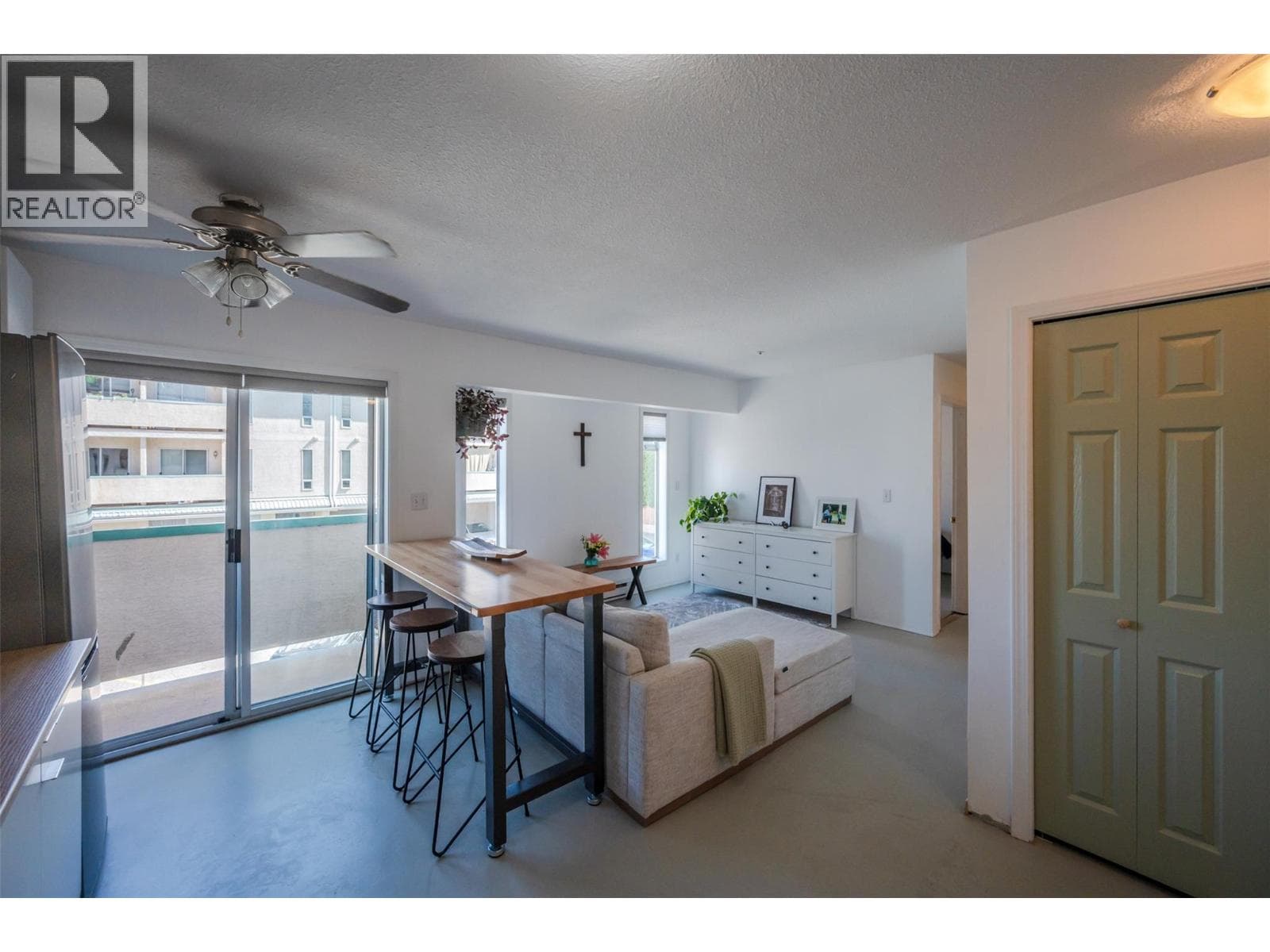 1135 Main Street Unit# 3, Interior REALTORS® — photo 2