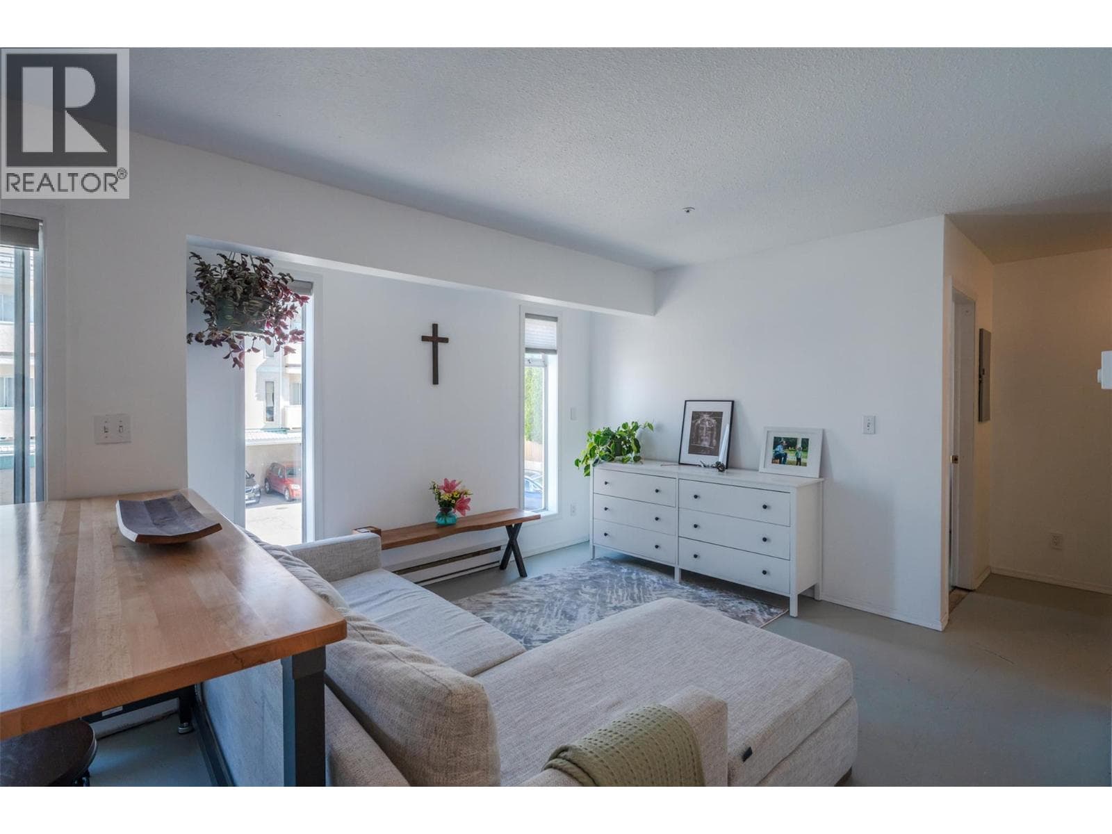 1135 Main Street Unit# 3, Interior REALTORS® — photo 3