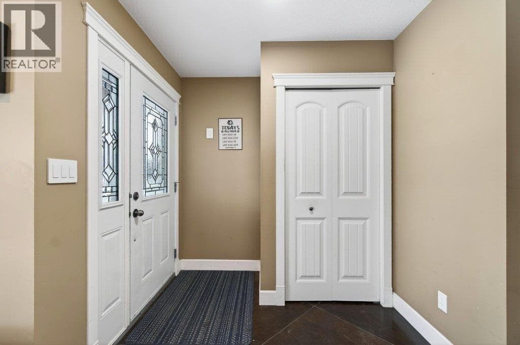 660 20 Street NE Unit# 1, Interior REALTORS® — photo 2