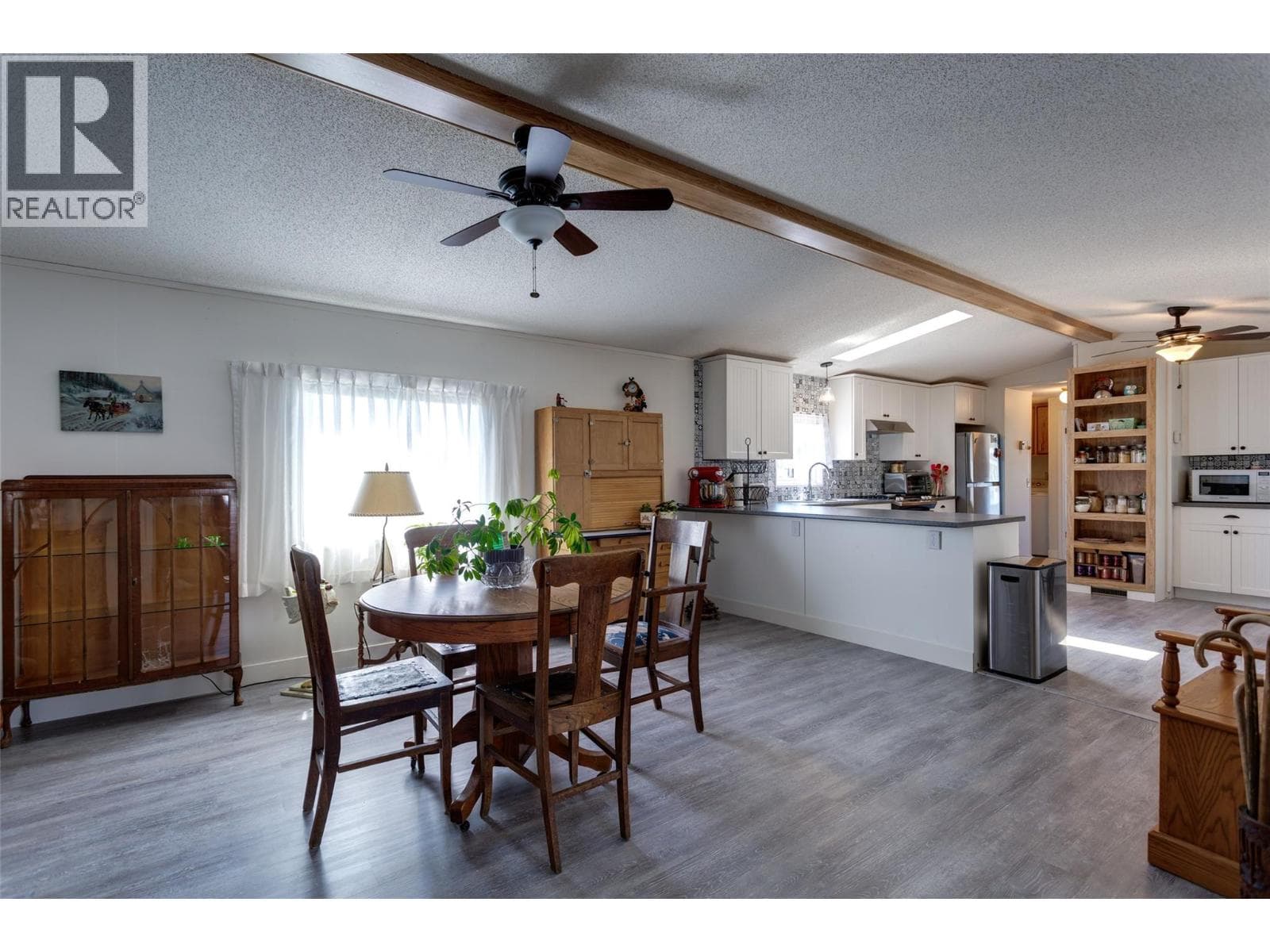 136 720 COMMONWEALTH ROAD, Interior REALTORS® — photo 5