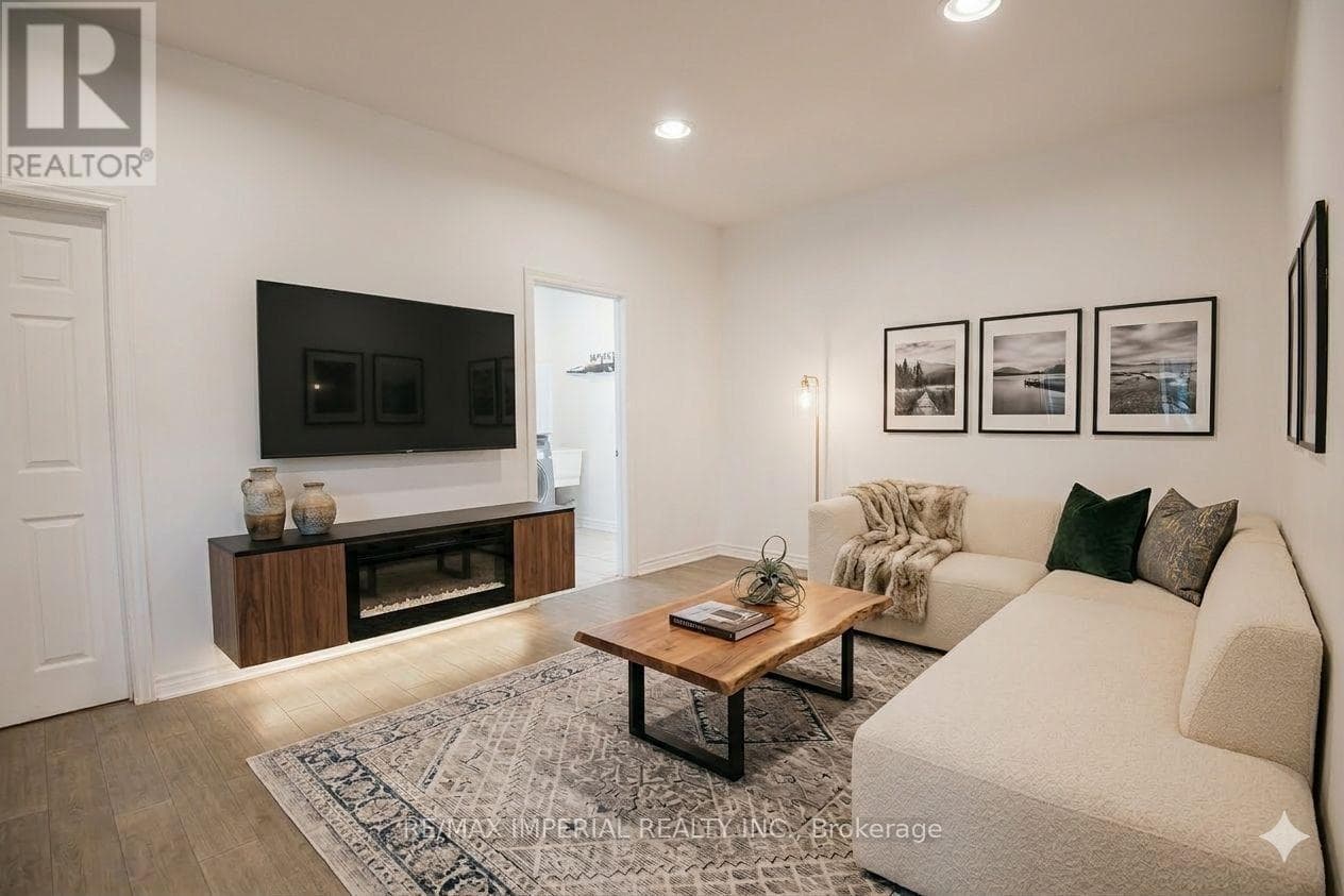 31 SILVER BIRCH STREET, Toronto — photo 4