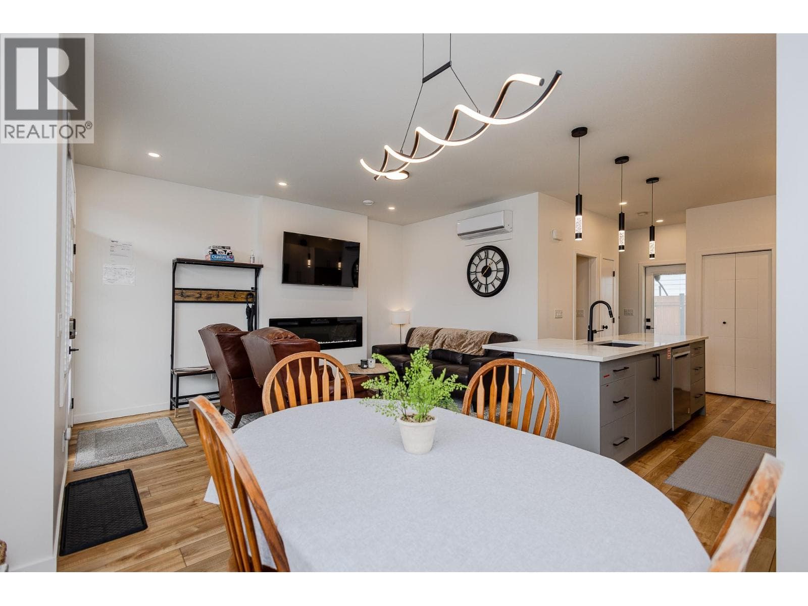 169 Maple Street Unit# 104, Interior REALTORS® — photo 4