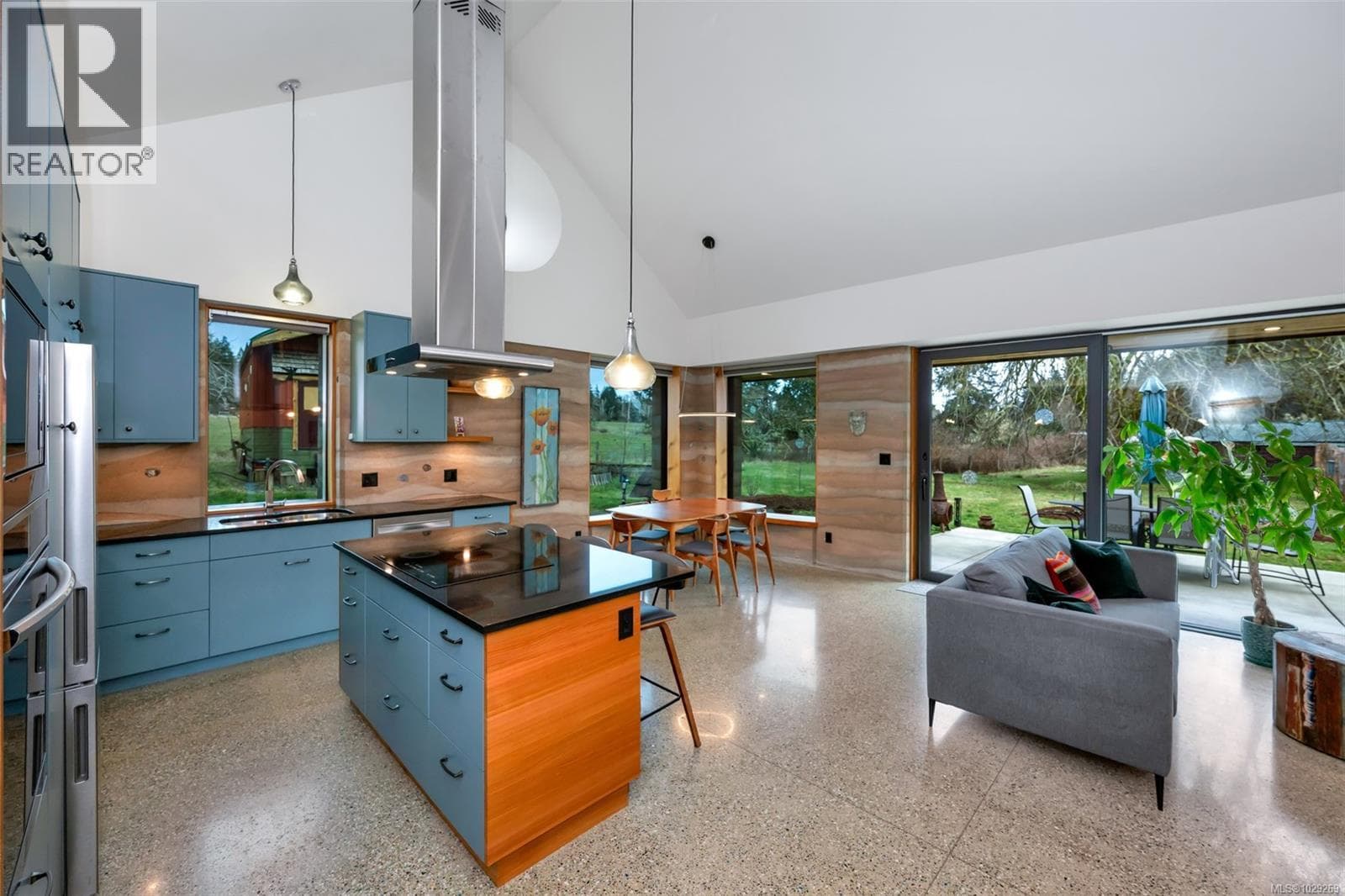 2689 Anderson Rd, Victoria — photo 4