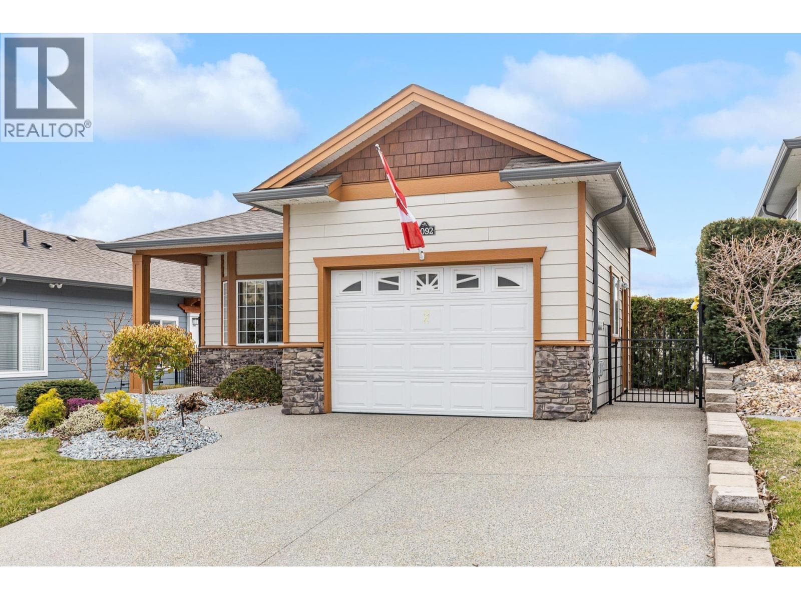 2092 Clover Drive, Interior REALTORS® — photo 2
