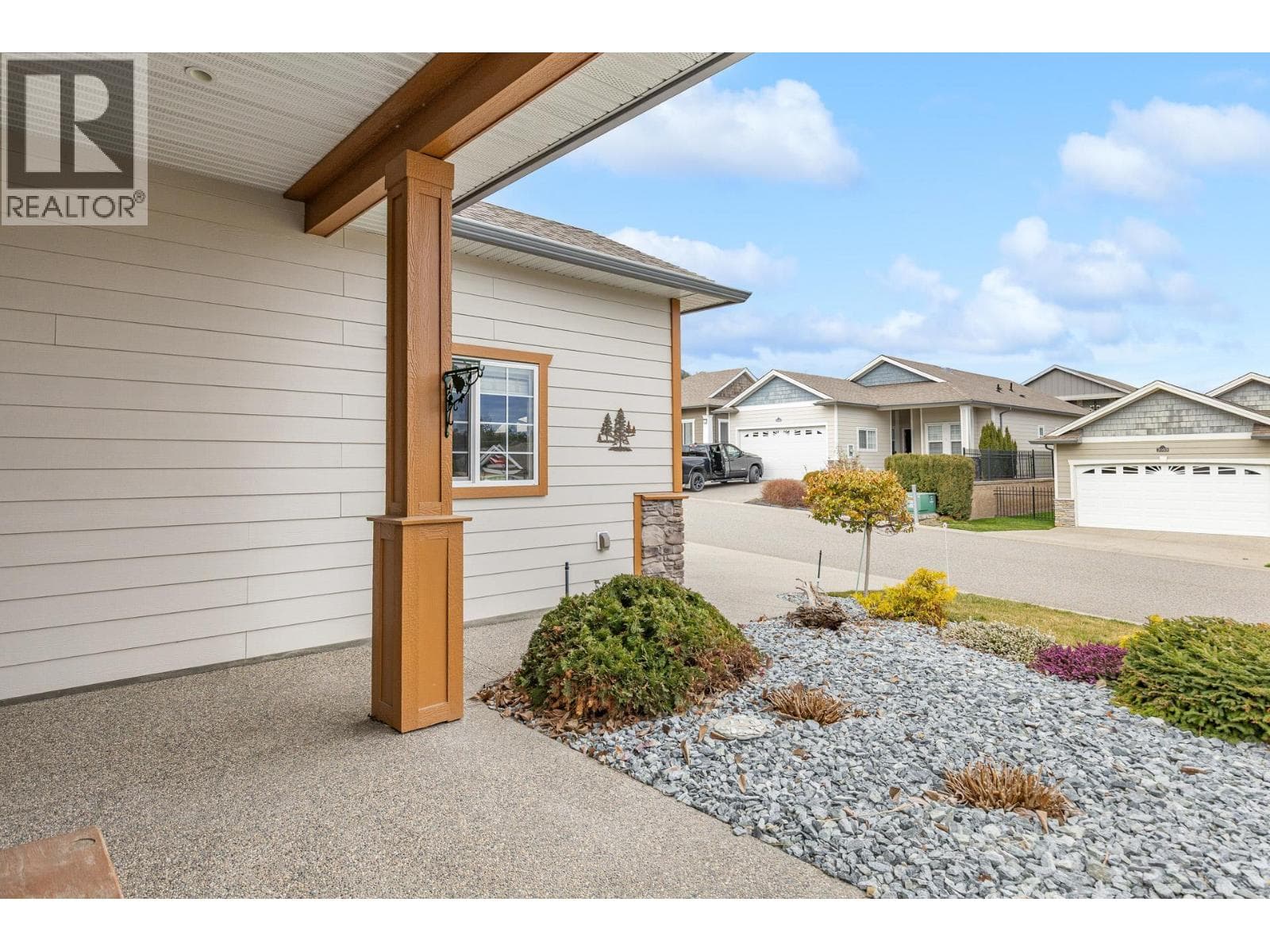 2092 Clover Drive, Interior REALTORS® — photo 5