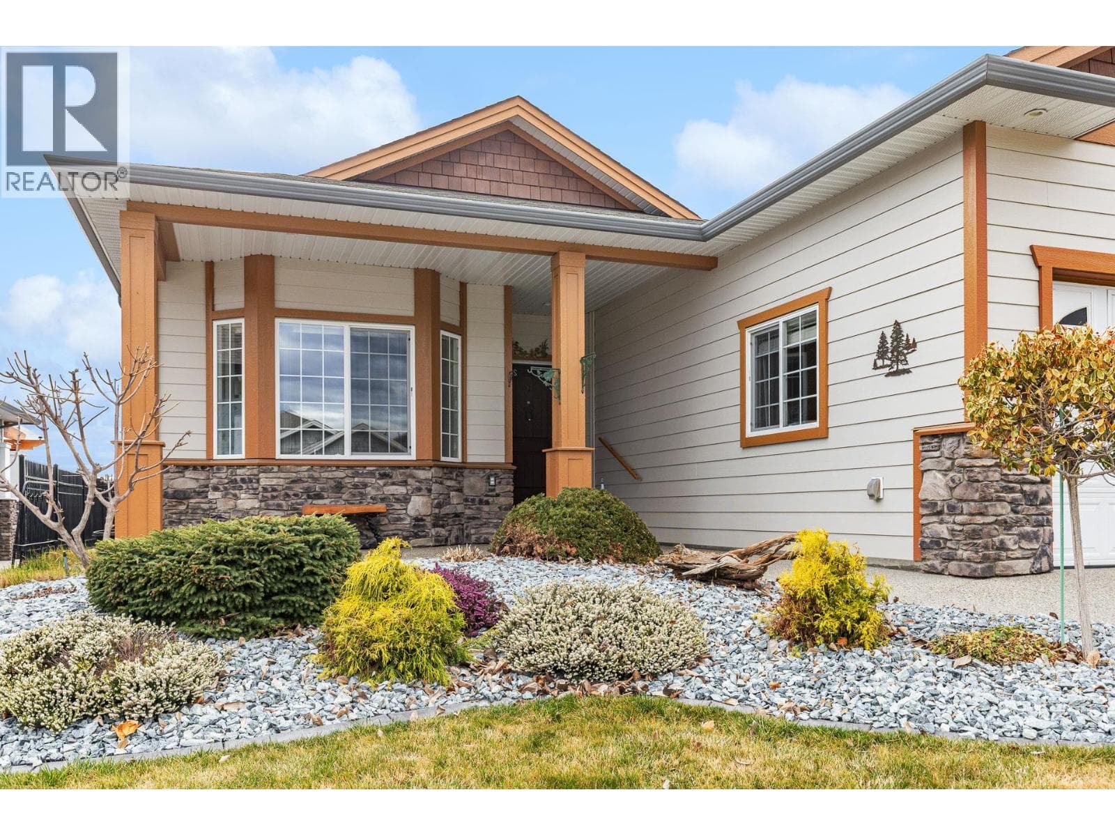 2092 Clover Drive, Interior REALTORS® — photo 3