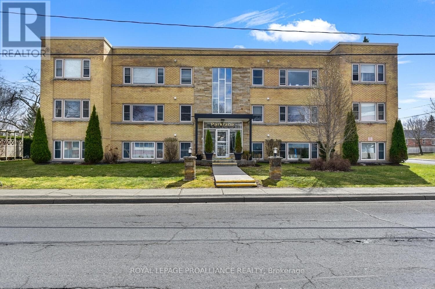 8 - 167 PEARL STREET E in 