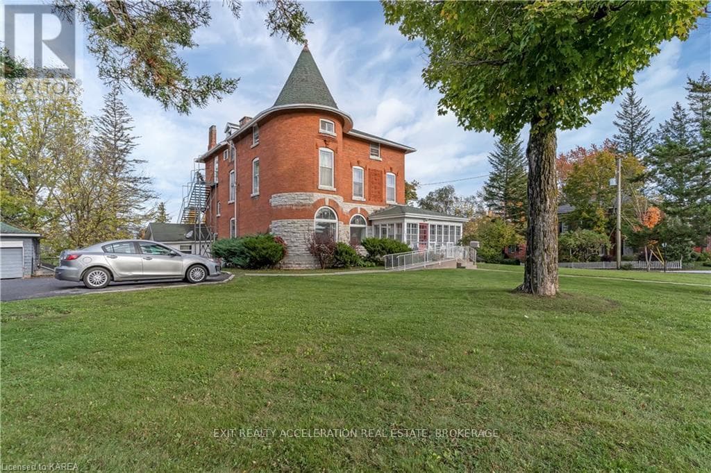 231 DUNDAS STREET W, Kingston — photo 2